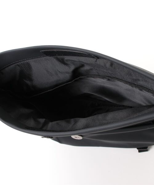 Fun & Daily(ファンアンドデイリー)の「Technical Magnet Shoulder Bag(ショルダーバッグ・メンズ・ブラック・FREE)」の13枚目の写真