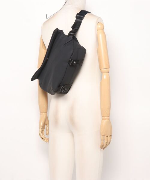 Fun & Daily(ファンアンドデイリー)の「Technical Magnet Shoulder Bag(ショルダーバッグ・メンズ・ブラック・FREE)」の14枚目の写真