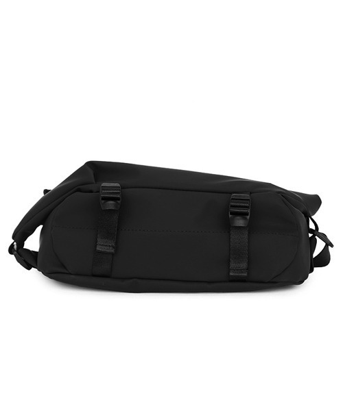 Fun & Daily(ファンアンドデイリー)の「Technical Magnet Shoulder Bag(ショルダーバッグ・メンズ・ブラック・FREE)」の8枚目の写真