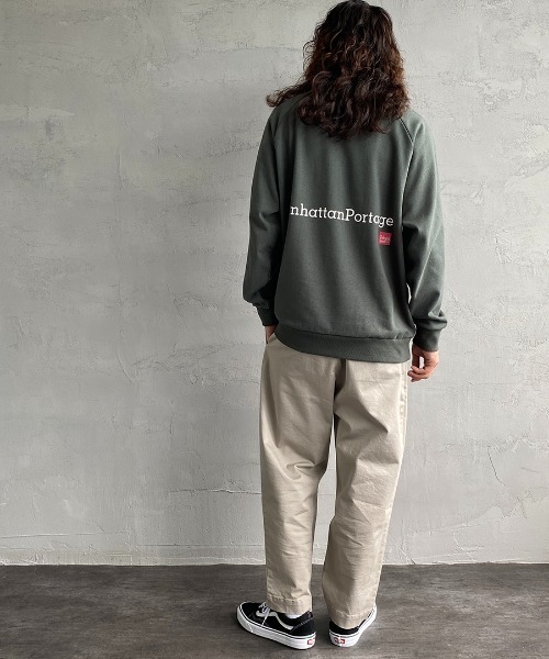 Manhattan Portage（マンハッタンポーテージ）の「[MANHATTAN PORTAGE/マンハッタンポーテージ] 別注 ポケット刺繍クルーネックスウェット（スウェット・レディース・ホワイト/ブラック/グリーン・S/M/L/XL）」の5枚目の写真