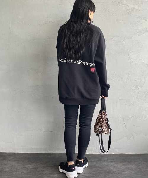Manhattan Portage（マンハッタンポーテージ）の「[MANHATTAN PORTAGE/マンハッタンポーテージ] 別注 ポケット刺繍クルーネックスウェット（スウェット・レディース・ホワイト/ブラック/グリーン・S/M/L/XL）」の8枚目の写真