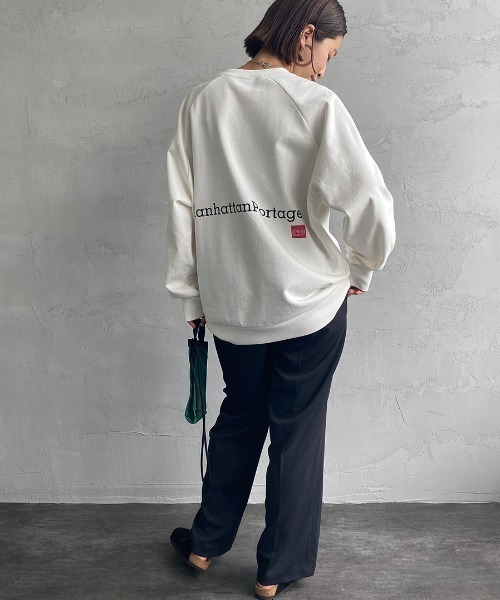 Manhattan Portage（マンハッタンポーテージ）の「[MANHATTAN PORTAGE/マンハッタンポーテージ] 別注 ポケット刺繍クルーネックスウェット（スウェット・レディース・ホワイト/ブラック/グリーン・S/M/L/XL）」の6枚目の写真