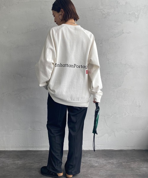 Manhattan Portage（マンハッタンポーテージ）の「[MANHATTAN PORTAGE/マンハッタンポーテージ] 別注 ポケット刺繍クルーネックスウェット（スウェット・レディース・ホワイト/ブラック/グリーン・S/M/L/XL）」の17枚目の写真