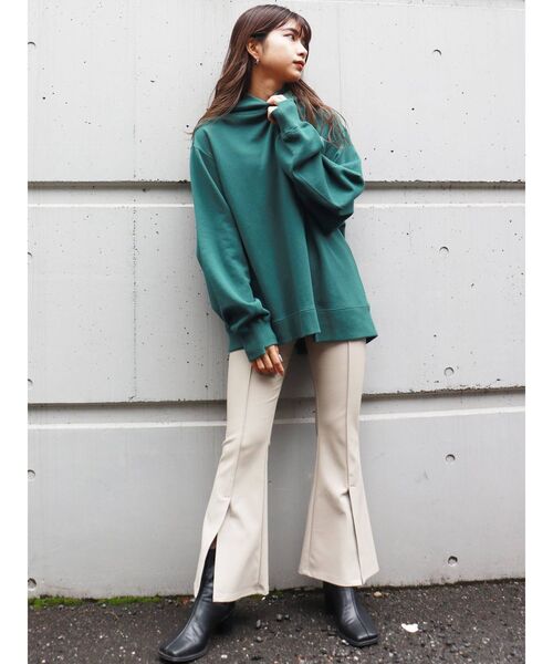 MURUA(ムルーア)の「フェイクレザーフィットパンツ(スラックス・レディース・アイボリー/ブラウン・1/2)」の17枚目の写真