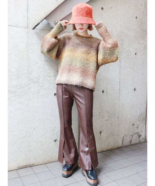 MURUA(ムルーア)の「フェイクレザーフィットパンツ(スラックス・レディース・アイボリー/ブラウン・1/2)」の21枚目の写真