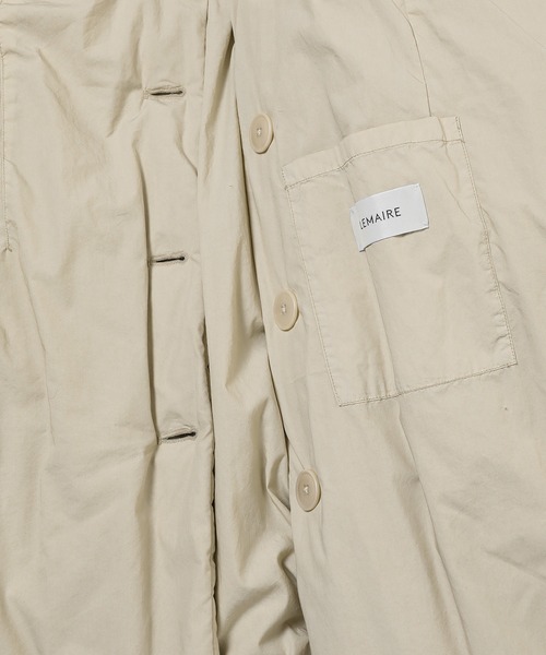 LEMAIRE(ルメール)の「WADDED SHORT TRENCH(トレンチコート・レディース・グレー・36/34)」の7枚目の写真