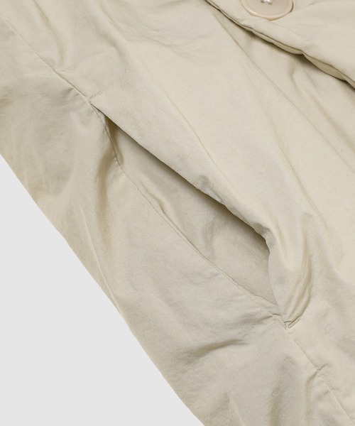 LEMAIRE(ルメール)の「WADDED SHORT TRENCH(トレンチコート・レディース・グレー・36/34)」の8枚目の写真