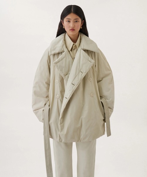LEMAIRE(ルメール)の「WADDED SHORT TRENCH(トレンチコート・レディース・グレー・36/34)」の11枚目の写真
