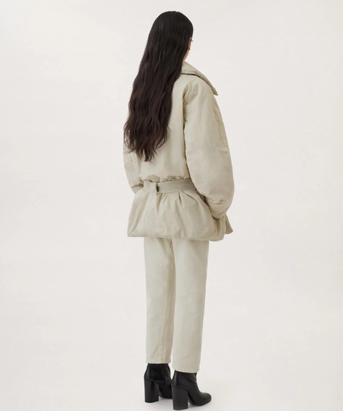 LEMAIRE(ルメール)の「WADDED SHORT TRENCH(トレンチコート・レディース・グレー・36/34)」の4枚目の写真