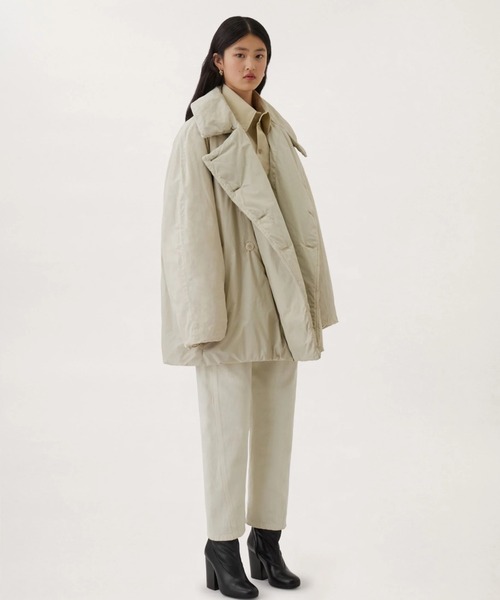 LEMAIRE(ルメール)の「WADDED SHORT TRENCH(トレンチコート・レディース・グレー・36/34)」の2枚目の写真