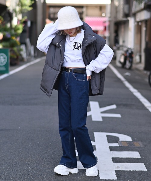 SPINNS(スピンズ)の「【肌チラ見せで盛れスタイル】LAワンポイント刺繍ロゴデザイン 裏毛ショート丈スウェット(スウェット・レディース・ブラック/ダークグリーン/オフホワイト/オートミール/ロイヤルブルー・ONESIZE)」の11枚目の写真
