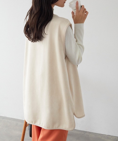 Chaco closet(チャコ クローゼット)の「スエードポンチレザーパイピングジレ(ベスト・レディース・ブラック/アイボリー/グレイッシュベージュ・FREE)」の8枚目の写真