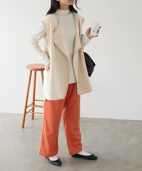 Chaco closet(チャコ クローゼット)の「スエードポンチレザーパイピングジレ(ベスト・レディース・ブラック/アイボリー/グレイッシュベージュ・FREE)」の10枚目の写真