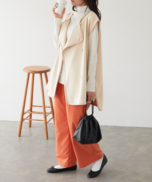 Chaco closet(チャコ クローゼット)の「スエードポンチレザーパイピングジレ(ベスト・レディース・ブラック/アイボリー/グレイッシュベージュ・FREE)」の12枚目の写真