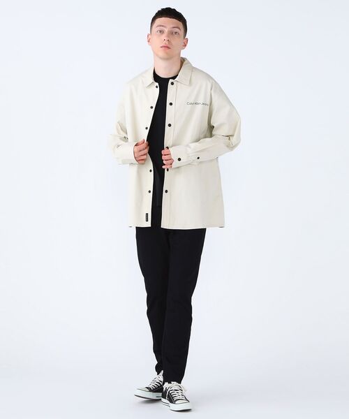 Calvin Klein(カルバン・クライン)の「ストライプ CK バック グラフィック オーバーシャツ(シャツ/ブラウス・メンズ・ホワイト・S/M/XL/L)」の13枚目の写真
