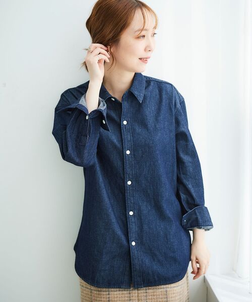 le.coeur blanc(ルクールブラン)の「レギュラーカラーデニムシャツ(シャツ/ブラウス・レディース・ネイビー/ブルー・38)」の2枚目の写真