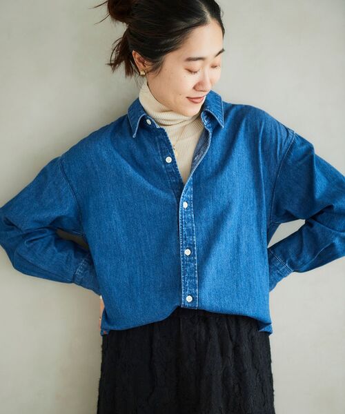 le.coeur blanc(ルクールブラン)の「レギュラーカラーデニムシャツ(シャツ/ブラウス・レディース・ネイビー/ブルー・38)」の8枚目の写真