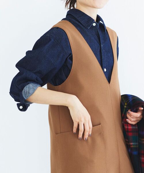 le.coeur blanc(ルクールブラン)の「レギュラーカラーデニムシャツ(シャツ/ブラウス・レディース・ネイビー/ブルー・38)」の17枚目の写真