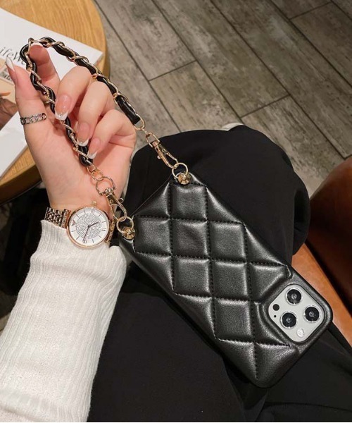 セール】キルティング チェーン付き ショルダースマホカバー iPhone