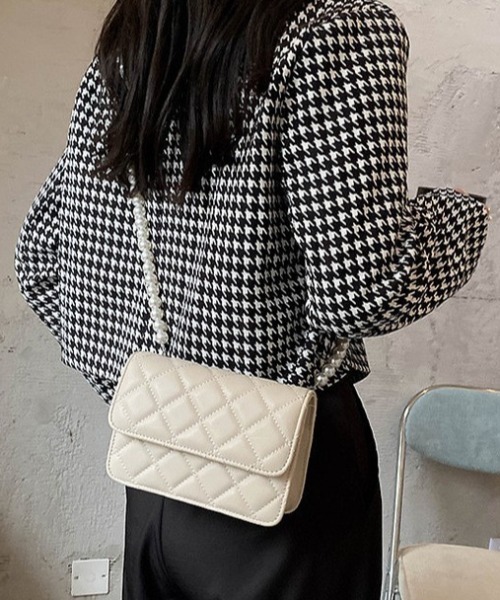 deux amour（ドゥーザムール）の「パールチエーンバッグ（ハンドバッグ・レディース・ブラック/ブルー/ホワイト・MEDIUM）」の6枚目の写真