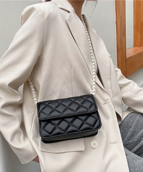 deux amour（ドゥーザムール）の「パールチエーンバッグ（ハンドバッグ・レディース・ブラック/ブルー/ホワイト・MEDIUM）」の8枚目の写真