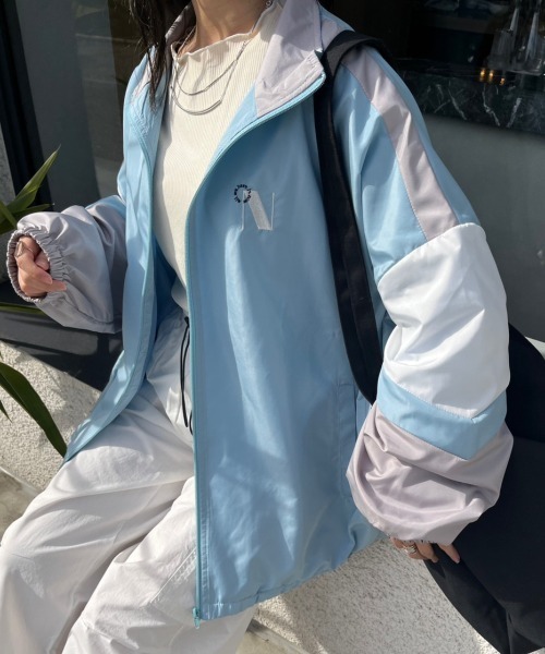 nemne store(ネンネストア)の「【低身長用サイズあり】配色ジップアップナイロンブルゾン(ブルゾン・レディース・ブルー/アイボリー/ネイビー・SMALL/MEDIUM)」の7枚目の写真