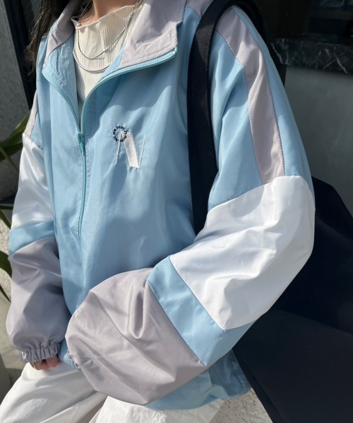 nemne store(ネンネストア)の「【低身長用サイズあり】配色ジップアップナイロンブルゾン(ブルゾン・レディース・ブルー/アイボリー/ネイビー・SMALL/MEDIUM)」の11枚目の写真