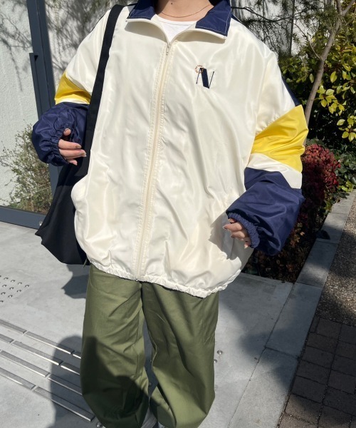 nemne store(ネンネストア)の「【低身長用サイズあり】配色ジップアップナイロンブルゾン(ブルゾン・レディース・ブルー/アイボリー/ネイビー・SMALL/MEDIUM)」の9枚目の写真