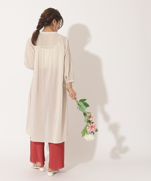 SHOO・LA・RUE（シューラルー）の「◆【プチプラ/高見え】レイヤードでこなれ見え ロングシャツ（シャツ/ブラウス・レディース・ピンク系/ブラック/ブルー/ナチュラル・02/03/04）」の8枚目の写真
