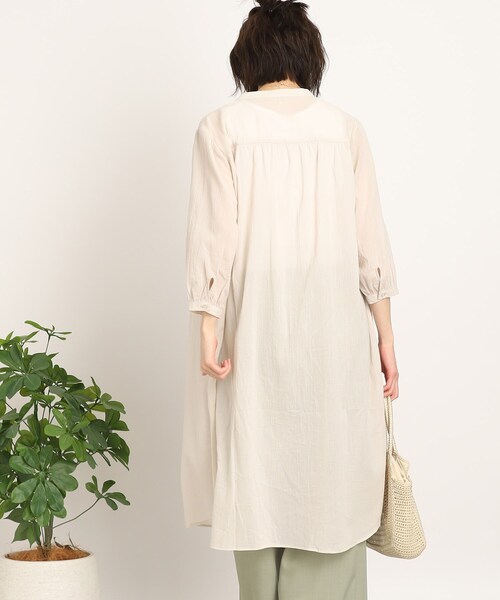 SHOO・LA・RUE（シューラルー）の「◆【プチプラ/高見え】レイヤードでこなれ見え ロングシャツ（シャツ/ブラウス・レディース・ピンク系/ブラック/ブルー/ナチュラル・02/03/04）」の15枚目の写真