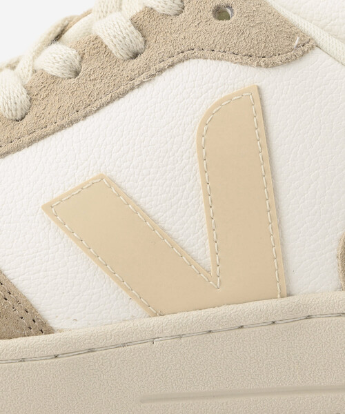 VEJA(ヴェジャ)の「VEJA | V-10 WOMEN(スニーカー・レディース・ホワイト系その他・38/39/37)」の2枚目の写真
