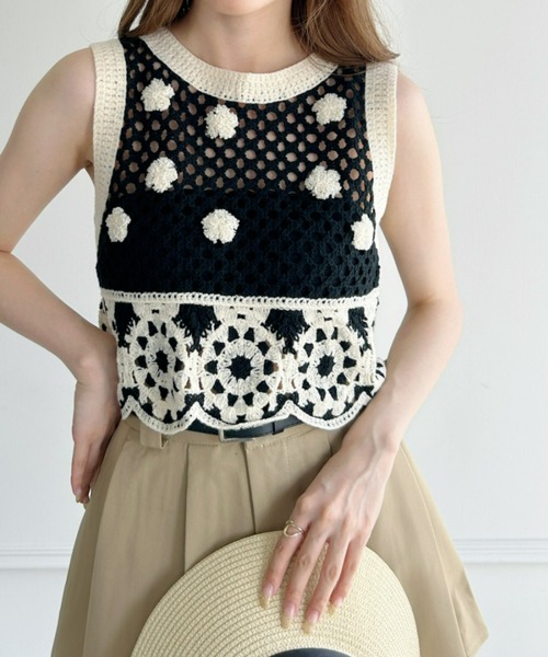 Loueme(ルエム)の「【23S/S】フラワークロシェかぎ編みベスト(ベスト・レディース・ライトブルー/ブラック/ライトグリーン・FREE)」の2枚目の写真