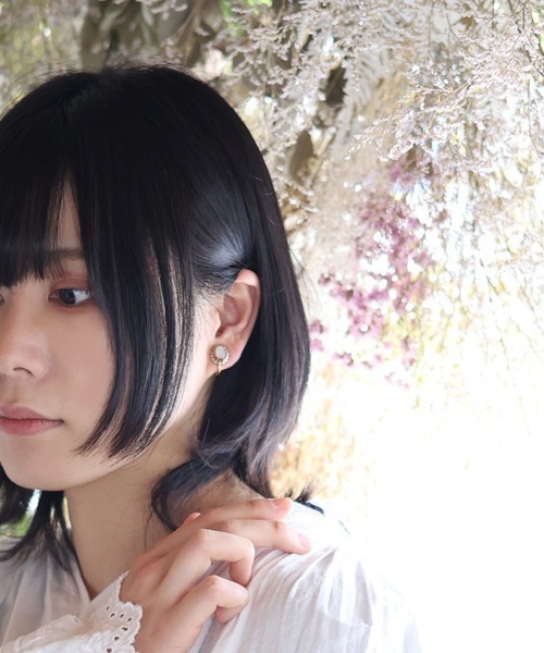 tone(トーン)の「【malle la brocante/マルラブロカント】ホワイトムーンストーンとヴィンテージパールの痛みにくいオーバルイヤリング/6月誕生石(イヤリング・レディース・ホワイト・FREE)」の2枚目の写真