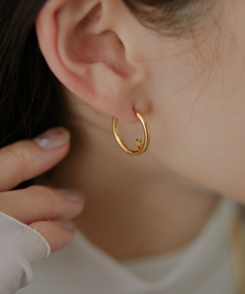 ear PAPILLONNER(イアパピヨネ)の「《WEB限定金属アレルギー対応》ステンレスプチモチーフピアス(ピアス(両耳用)・レディース・シルバー/シルバー系その他/ゴールド/ゴールド系その他・FREE)」の4枚目の写真