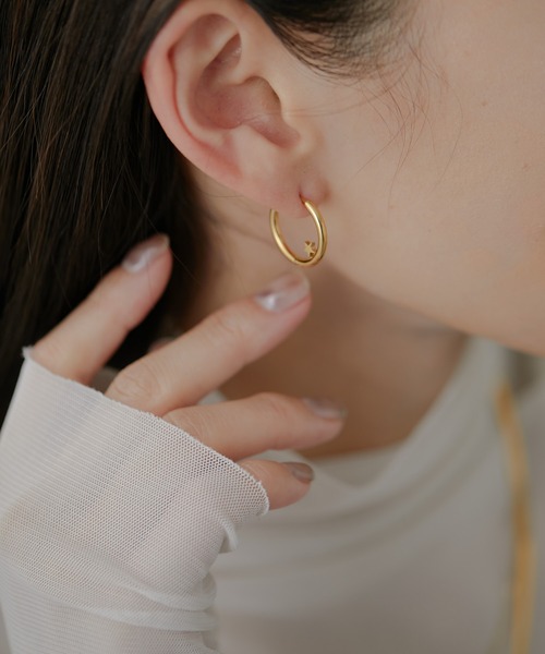 ear PAPILLONNER(イアパピヨネ)の「《WEB限定金属アレルギー対応》ステンレスプチモチーフピアス(ピアス(両耳用)・レディース・シルバー/シルバー系その他/ゴールド/ゴールド系その他・FREE)」の7枚目の写真