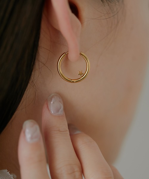ear PAPILLONNER(イアパピヨネ)の「《WEB限定金属アレルギー対応》ステンレスプチモチーフピアス(ピアス(両耳用)・レディース・シルバー/シルバー系その他/ゴールド/ゴールド系その他・FREE)」の5枚目の写真