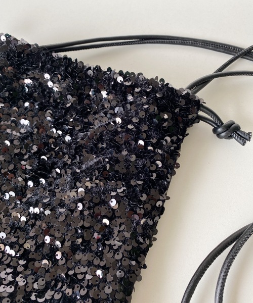 MYMOOD.（マイムード）の「2WAYスパンコール巾着ミニショルダー（ショルダーバッグ・レディース・シルバー/ブラック・FREE）」の11枚目の写真