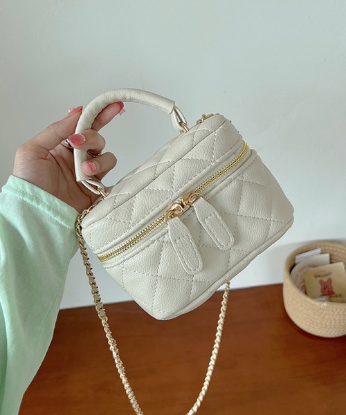 Silly（シリー）の「【アクセ感覚で使えるミニバッグ！】キルティングバニティチェーンバッグ（ショルダーバッグ・レディース・ピンク/ブラック/ベージュ/ホワイト・FREE）」の2枚目の写真