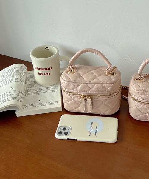 Silly（シリー）の「【アクセ感覚で使えるミニバッグ！】キルティングバニティチェーンバッグ（ショルダーバッグ・レディース・ピンク/ブラック/ベージュ/ホワイト・FREE）」の4枚目の写真