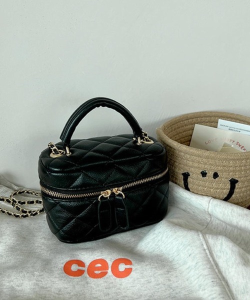 Silly（シリー）の「【アクセ感覚で使えるミニバッグ！】キルティングバニティチェーンバッグ（ショルダーバッグ・レディース・ピンク/ブラック/ベージュ/ホワイト・FREE）」の3枚目の写真