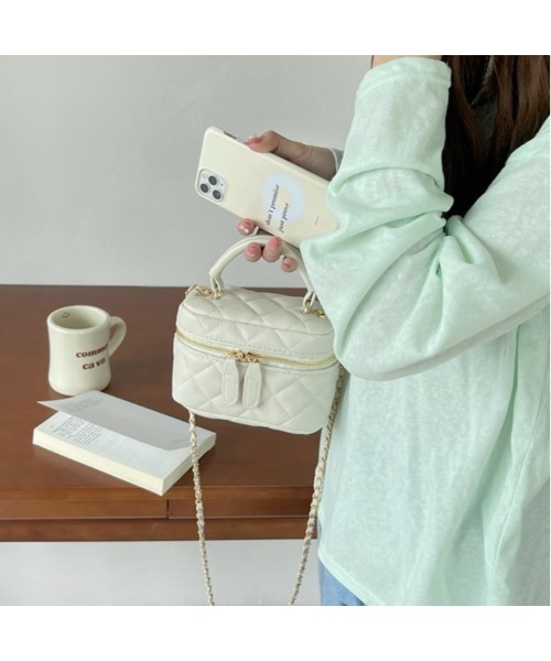Silly（シリー）の「【アクセ感覚で使えるミニバッグ！】キルティングバニティチェーンバッグ（ショルダーバッグ・レディース・ピンク/ブラック/ベージュ/ホワイト・FREE）」の6枚目の写真
