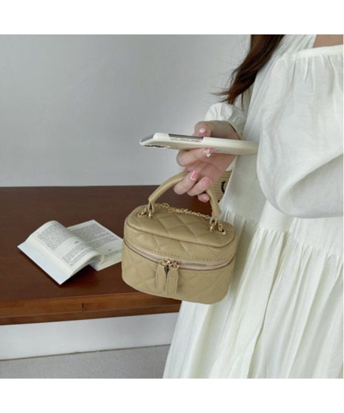 Silly（シリー）の「【アクセ感覚で使えるミニバッグ！】キルティングバニティチェーンバッグ（ショルダーバッグ・レディース・ピンク/ブラック/ベージュ/ホワイト・FREE）」の8枚目の写真