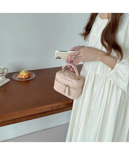 Silly（シリー）の「【アクセ感覚で使えるミニバッグ！】キルティングバニティチェーンバッグ（ショルダーバッグ・レディース・ピンク/ブラック/ベージュ/ホワイト・FREE）」の9枚目の写真