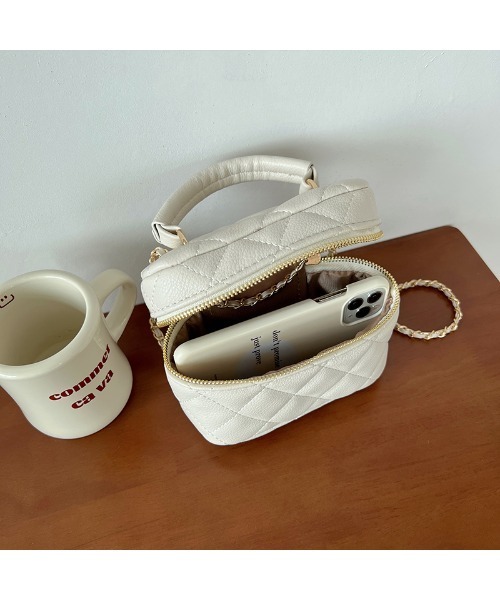 Silly（シリー）の「【アクセ感覚で使えるミニバッグ！】キルティングバニティチェーンバッグ（ショルダーバッグ・レディース・ピンク/ブラック/ベージュ/ホワイト・FREE）」の5枚目の写真