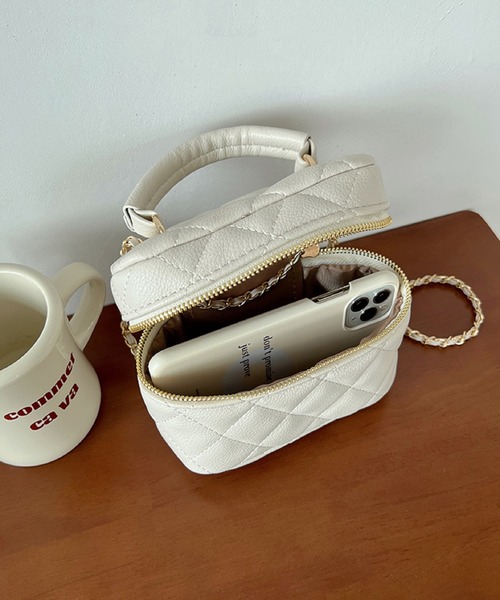 Silly（シリー）の「【アクセ感覚で使えるミニバッグ！】キルティングバニティチェーンバッグ（ショルダーバッグ・レディース・ピンク/ブラック/ベージュ/ホワイト・FREE）」の10枚目の写真