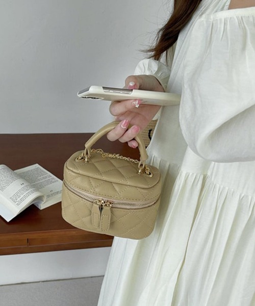 Silly（シリー）の「【アクセ感覚で使えるミニバッグ！】キルティングバニティチェーンバッグ（ショルダーバッグ・レディース・ピンク/ブラック/ベージュ/ホワイト・FREE）」の14枚目の写真