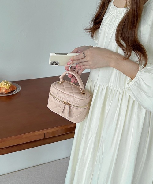 Silly（シリー）の「【アクセ感覚で使えるミニバッグ！】キルティングバニティチェーンバッグ（ショルダーバッグ・レディース・ピンク/ブラック/ベージュ/ホワイト・FREE）」の15枚目の写真