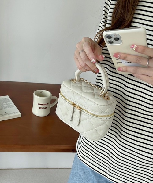 Silly（シリー）の「【アクセ感覚で使えるミニバッグ！】キルティングバニティチェーンバッグ（ショルダーバッグ・レディース・ピンク/ブラック/ベージュ/ホワイト・FREE）」の19枚目の写真