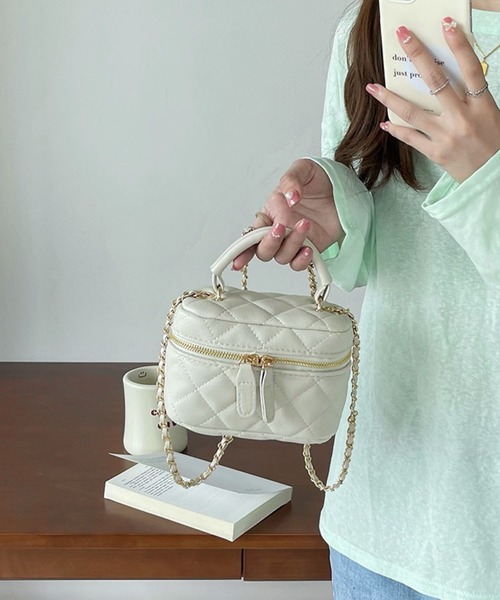 Silly（シリー）の「【アクセ感覚で使えるミニバッグ！】キルティングバニティチェーンバッグ（ショルダーバッグ・レディース・ピンク/ブラック/ベージュ/ホワイト・FREE）」の17枚目の写真