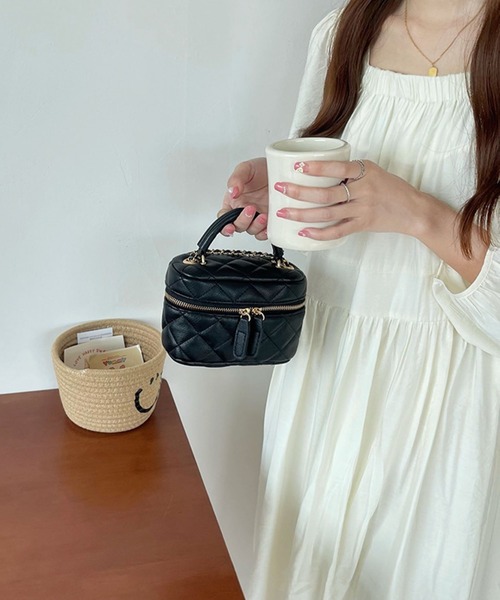 Silly（シリー）の「【アクセ感覚で使えるミニバッグ！】キルティングバニティチェーンバッグ（ショルダーバッグ・レディース・ピンク/ブラック/ベージュ/ホワイト・FREE）」の22枚目の写真